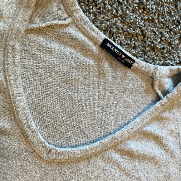 Brandy Melville Long Sleeve - Picture 2 of 4